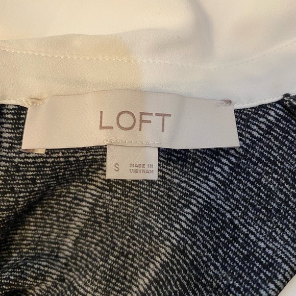 Loft, mixed media, long sleeved top with collar and ruffled hem. Size XS - Picture 6 of 11